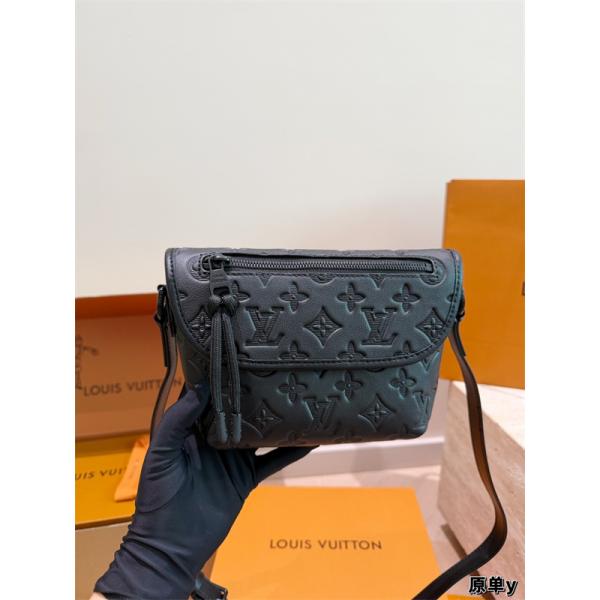 超人気ルイビトンショルダーバッグコピーLOUIS VUITTON District PM 15*15cm個性的