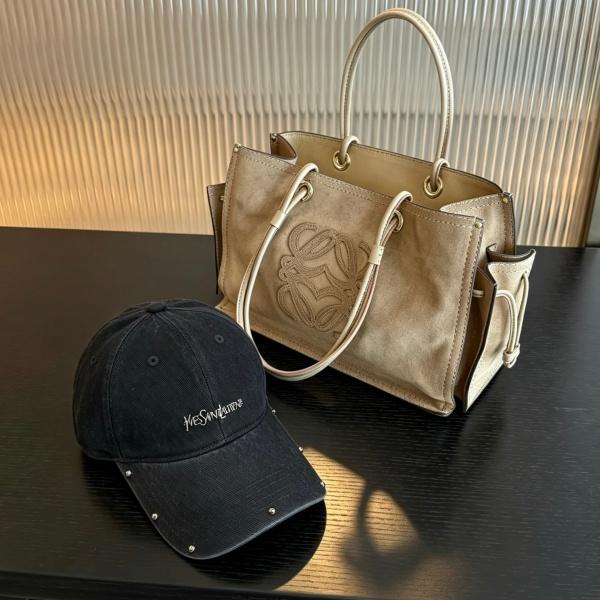 2026新作 SAINT LAURENT 激安 サンローラン ウォッシュドデニム ベースボールキャップ スタッズ装飾 ヴィンテージ加工 ユニセックス 人気アイテム