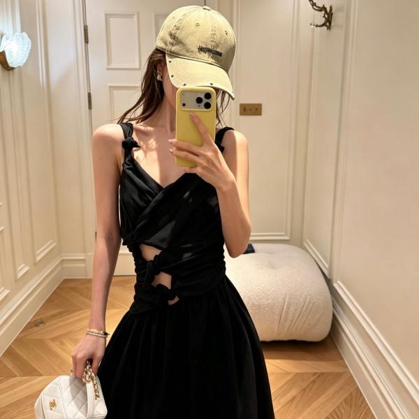 2026新作 SAINT LAURENT 激安 サンローラン ウォッシュドデニム ベースボールキャップ スタッズ装飾 ヴィンテージ加工 ユニセックス 人気アイテム