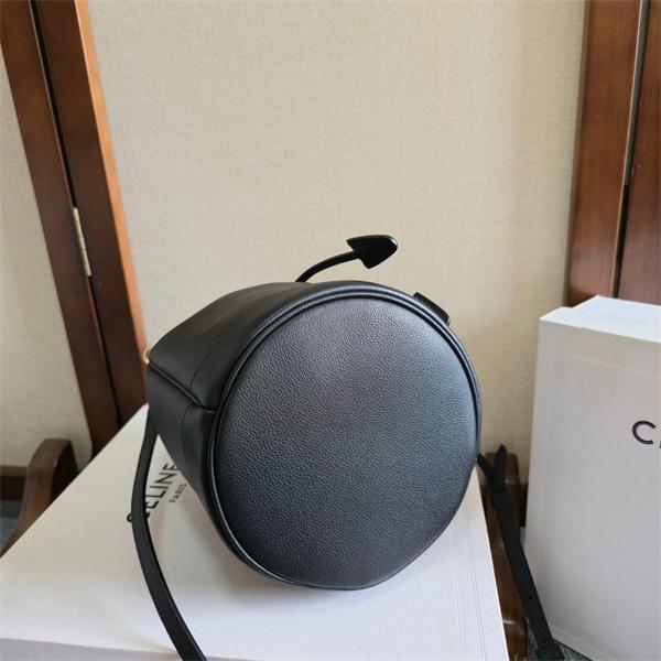2026SS最新春夏セリーヌショルダーバッグコピーCELINE収納性抜群使い勝手　16x19x16cm