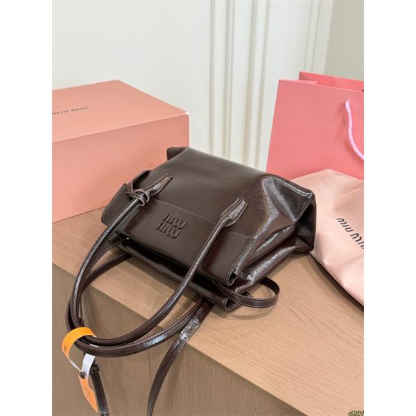 トレンド2026SS春夏MIUMIUハンドバッグレディースミュウミュウコピー大人気27*18cm