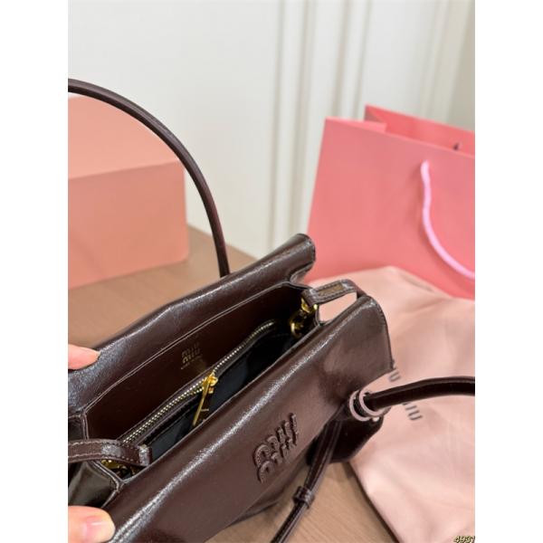 トレンド2026SS春夏MIUMIUハンドバッグレディースミュウミュウコピー大人気27*18cm