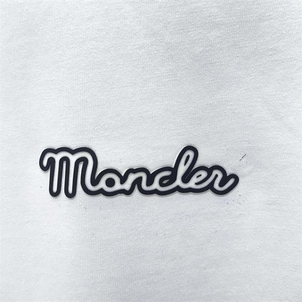 筆記体ロゴ 袖ワッペン クリーンデザイン MONCLER モンクレール コピー 半袖Tシャツ 上質カジュアル