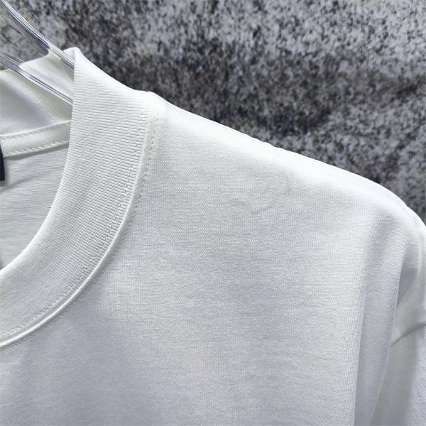 エンブレムモチーフ フロントプリント すっきりコーデ MONCLER モンクレール コピー 半袖Tシャツ 好印象アイテム