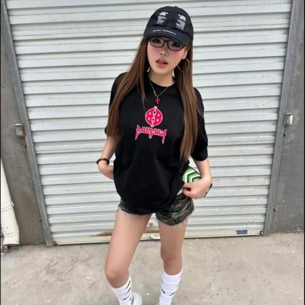 2026春夏新作BALENCIAGA コピー マルチロゴプリント半袖Tシャツホワイト個性派デザイン 