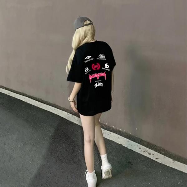 2026春夏新作BALENCIAGA コピー マルチロゴプリント半袖Tシャツホワイト個性派デザイン 