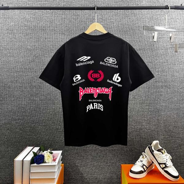 2026春夏新作BALENCIAGA コピー マルチロゴプリント半袖Tシャツホワイト個性派デザイン 