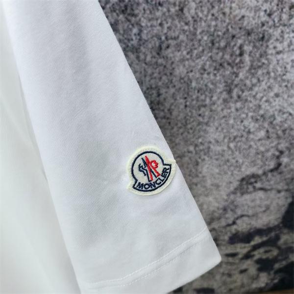 アイコンモチーフ ロゴグラフィック スタイリッシュ MONCLER モンクレール コピー 半袖Tシャツ 注目作