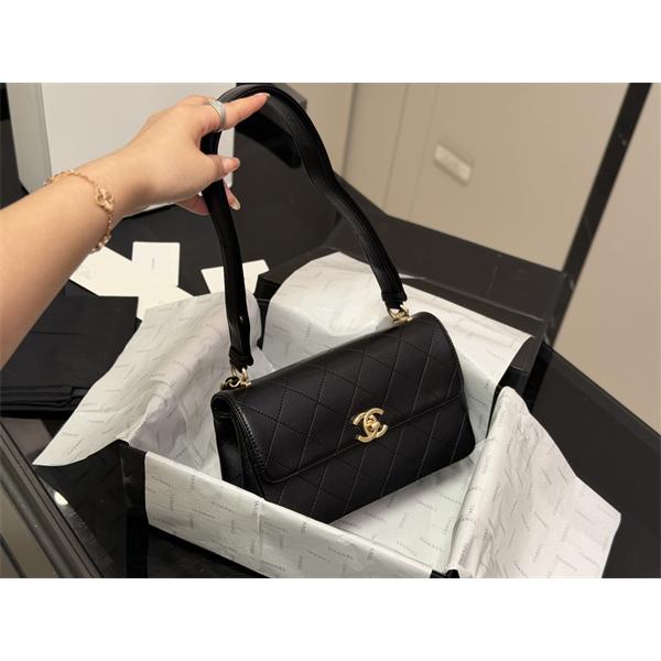 大人気♥新品CHANELシャネルショルダーバッグスーパーコピーおしゃれコーディネート