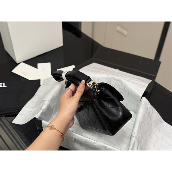 大人気♥新品CHANELシャネルショルダーバッグスーパーコピーおしゃれコーディネート