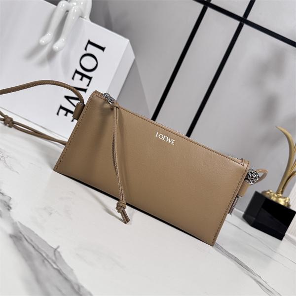 個性的☆☆LOEWE Joya ロエベクラッチバッグコピー2026最新オシャレショルダー付き