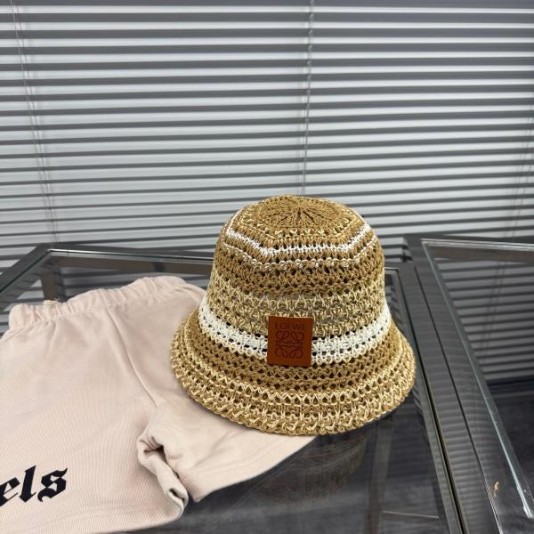 旬顔コーデ 手編み調ストライプ LOEWE サマーハット 日差し対策 ロエベ 人気上昇