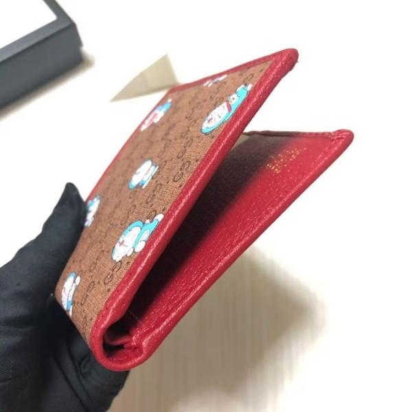 話題コラボ ドラえもん総柄 GUCCI 二つ折り財布 レッド内装 グッチ 注目アイテム