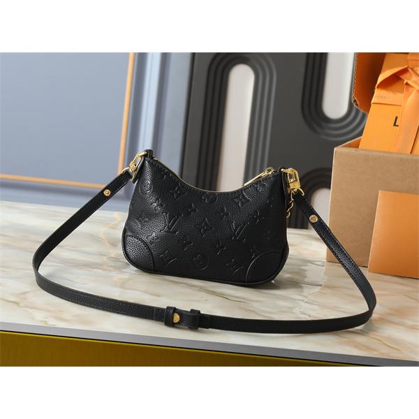 ハーフムーンシルエット ゴールドチェーン ミニサイズ タイムレスデザイン LOUIS VUITTON ルイヴィトン コピー バッグ 大人エレガント