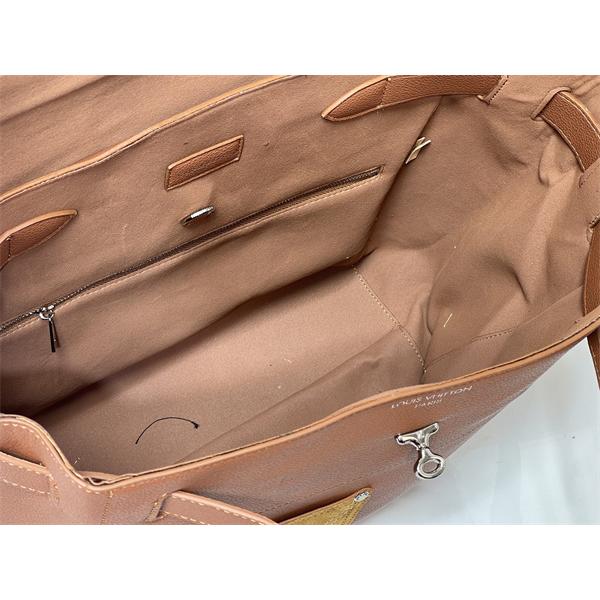 ショルダーストラップ付き スクエアフォルム 柔らかな質感 LOUIS VUITTON ルイヴィトン コピー ハンドバッグ 日常使い