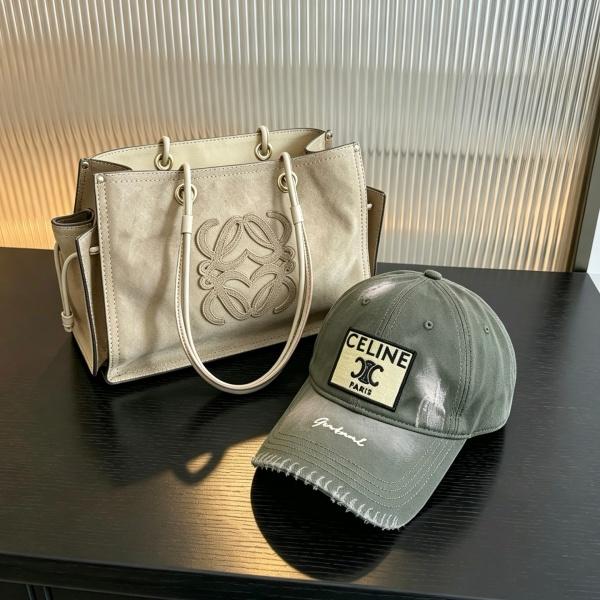 限定入荷 つば先ダメージ セリーヌ キャップ 主役級 CELINE 激安