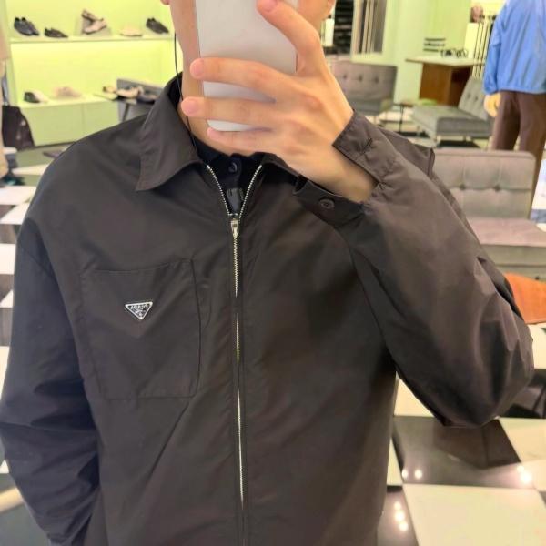 2026新作 トライアングルプレート PRADA 軽量再生ナイロン プラダ ジップジャケット