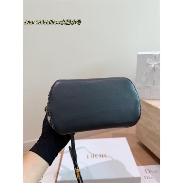 軽量・耐久性抜群Dior Medaillonディオールショルダーバッグコピー通勤＆カジュアル対応大容量
