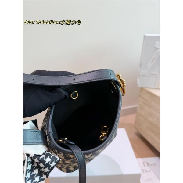 軽量・耐久性抜群Dior Medaillonディオールショルダーバッグコピー通勤＆カジュアル対応大容量
