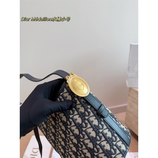 軽量・耐久性抜群Dior Medaillonディオールショルダーバッグコピー通勤＆カジュアル対応大容量