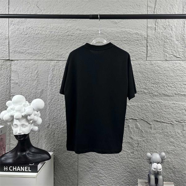 胸元グラフィック シンプルフォルム AMIRI アミリ コピー 半袖Tシャツ ストリートウェア 大人カジュアル 人気アイテム