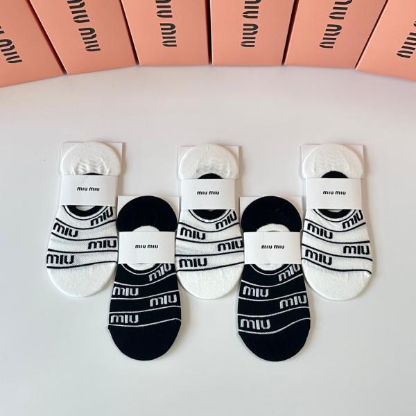 デイリー主力 脱げにくい設計 MIU MIU カバーソックス 5枚入り ミュウミュウ ギフトボックス