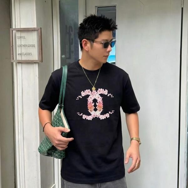新着コレクション 花咲くダブルCデザイン CHANEL 半袖Tシャツ シャネル 主役級