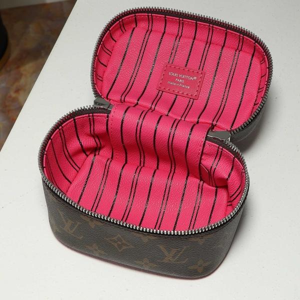 注目度UP M14832 モノグラム化粧ポーチ ルイ・ヴィトン ローズピンク内装 Louis Vuitton コンパクト収納