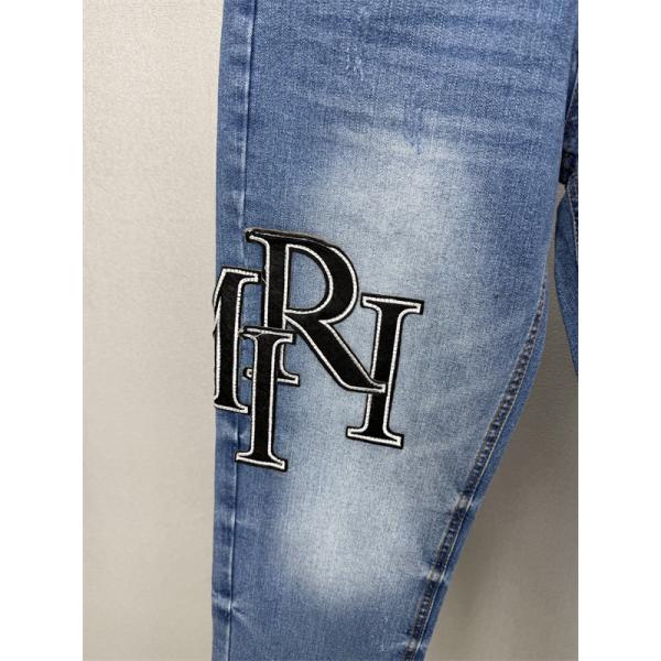 ロゴパッチアクセント ウォッシュデニム ブルーカラー AMIRI アミリ コピー デニム ブランドモチーフ 存在感スタイル