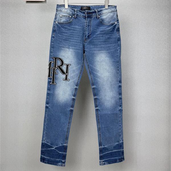 ロゴパッチアクセント ウォッシュデニム ブルーカラー AMIRI アミリ コピー デニム ブランドモチーフ 存在感スタイル