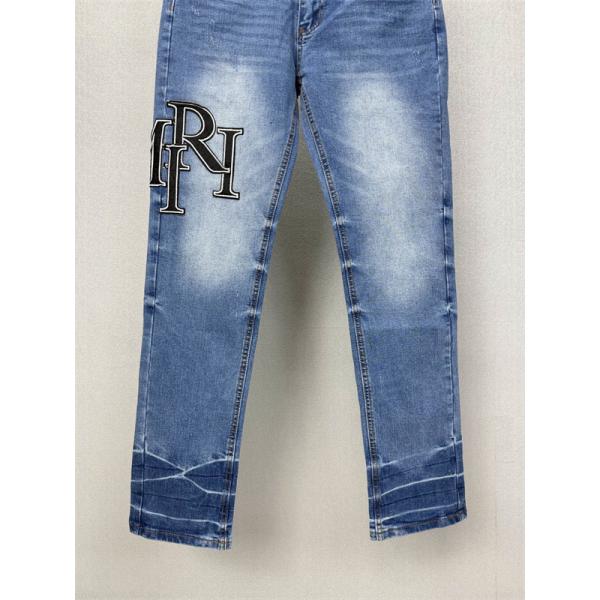 ロゴパッチアクセント ウォッシュデニム ブルーカラー AMIRI アミリ コピー デニム ブランドモチーフ 存在感スタイル