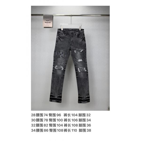 ブラックデニム ダメージ加工 ロゴパッチ AMIRI アミリ コピー デニム クラッシュデザイン ダークヴィンテージ
