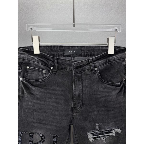 ブラックデニム ダメージ加工 ロゴパッチ AMIRI アミリ コピー デニム クラッシュデザイン ダークヴィンテージ
