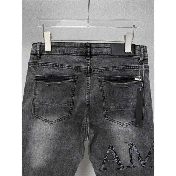 ブラックデニム ダメージ加工 ロゴパッチ AMIRI アミリ コピー デニム クラッシュデザイン ダークヴィンテージ