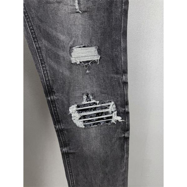ブラックデニム ダメージ加工 ロゴパッチ AMIRI アミリ コピー デニム クラッシュデザイン ダークヴィンテージ