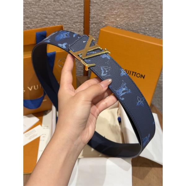 ブルーモノグラム シルバーLVバックル 上質シボ感 LOUIS VUITTON ルイヴィトン コピー ベルト 新作映え