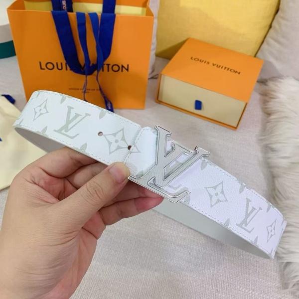 注目度UP メタルバックル Louis Vuitton モノグラムベルト ルイ・ヴィトン 存在感