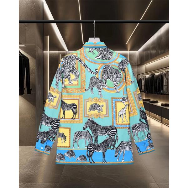 人気上昇 海外セレクト コーデ映え フレームアートプリント 端正な襟元 軽やかタッチ VERSACE ヴェルサーチ コピー 長袖シャツ