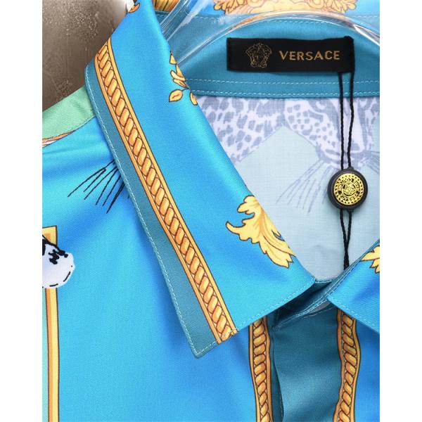 人気上昇 海外セレクト コーデ映え フレームアートプリント 端正な襟元 軽やかタッチ VERSACE ヴェルサーチ コピー 長袖シャツ