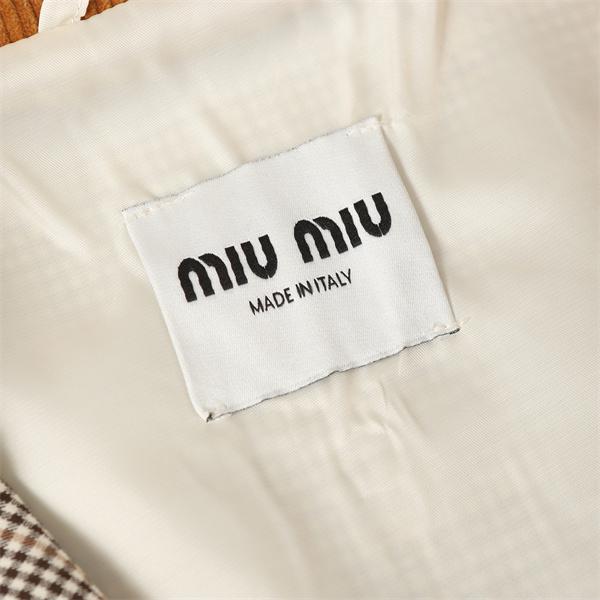 フロントファスナー すっきり丈 MIU MIU ミュウミュウ コピー ショートジャケット 実用ポケット ワークシック 海外セレクト