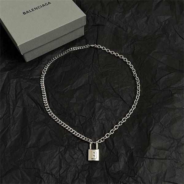 バレンシアガ ネックレスコピーヴィンテージ風でシンプル＆エレガント☆☆2026♥BALENCIAGA 