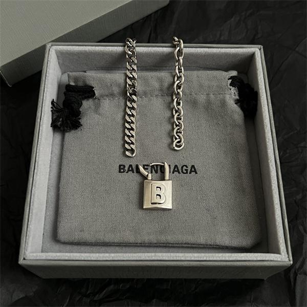 バレンシアガ ネックレスコピーヴィンテージ風でシンプル＆エレガント☆☆2026♥BALENCIAGA 