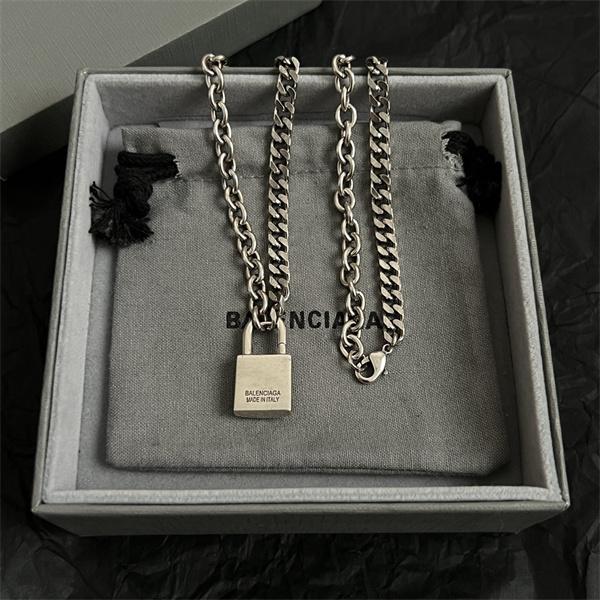 バレンシアガ ネックレスコピーヴィンテージ風でシンプル＆エレガント☆☆2026♥BALENCIAGA 