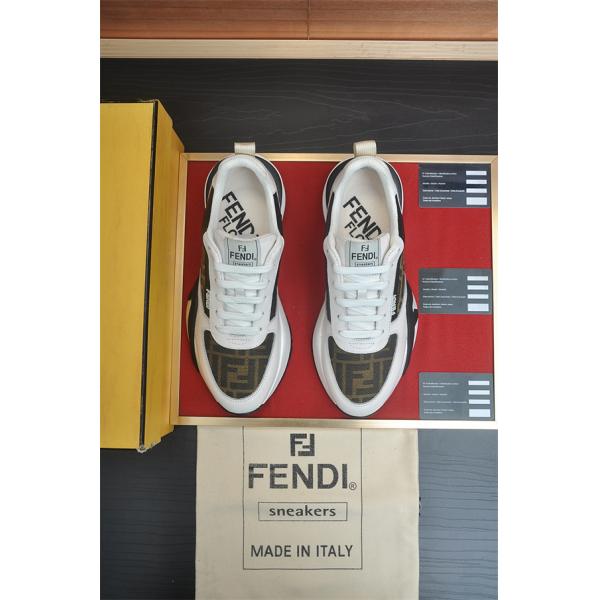 フェンディスニーカーコピーナチュラルコーデのコツ FENDI ナチュラルスタイルに最適  激安(日本最大級)