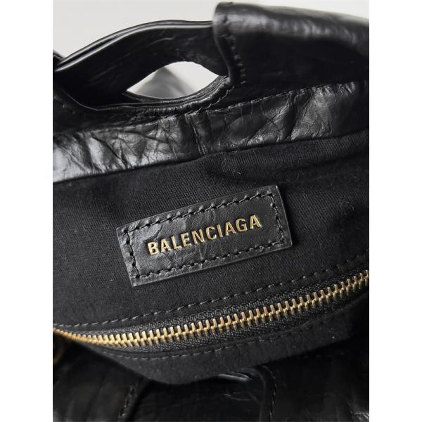 コーデの完成度を高める  2026オススメのアイテムを見逃すな BALENCIAGA バレンシアガ  ショルダーバッグコピー