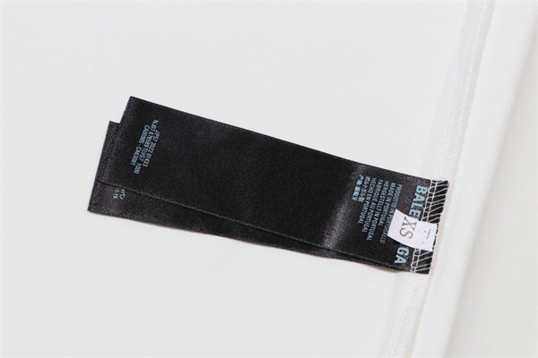 モノグラム調ロゴプリント 旬見えカジュアル BALENCIAGA バレンシアガ コピー 半袖Tシャツ 人気上昇