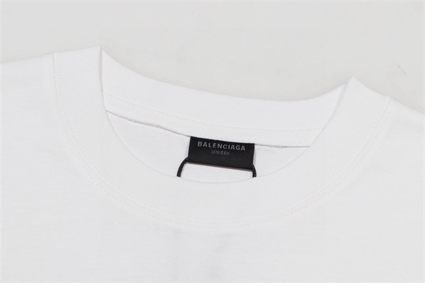 ディストレスレタリング 立体陰影 クール映え BALENCIAGA バレンシアガ コピー 半袖Tシャツ 話題性抜群