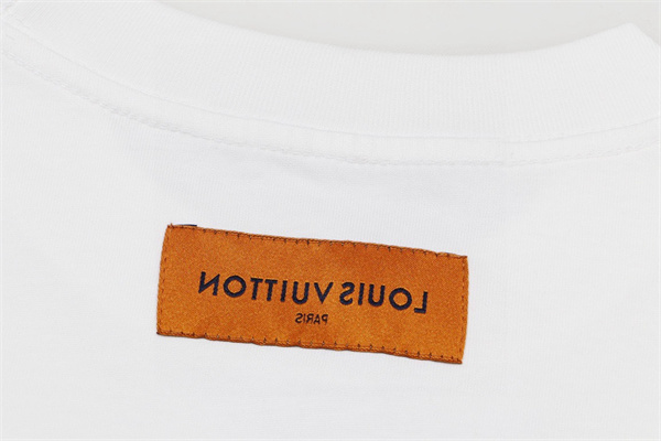 スクエアエンブレム 直線ロゴ 快適コットン LOUIS VUITTON ルイヴィトン コピー 半袖Tシャツ 売れ行き好調