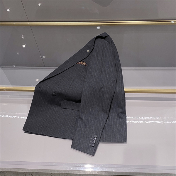 美しいシルエット 上品見え 品質重視 ZEGNA ゼニア コピー ビジネススーツ 丁寧な仕立て