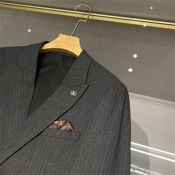 美しいシルエット 上品見え 品質重視 ZEGNA ゼニア コピー ビジネススーツ 丁寧な仕立て